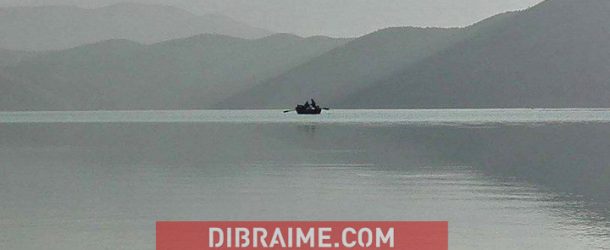 Vjedhje e peshkut në liqenin e Dibrës (FOTO-LAJM)